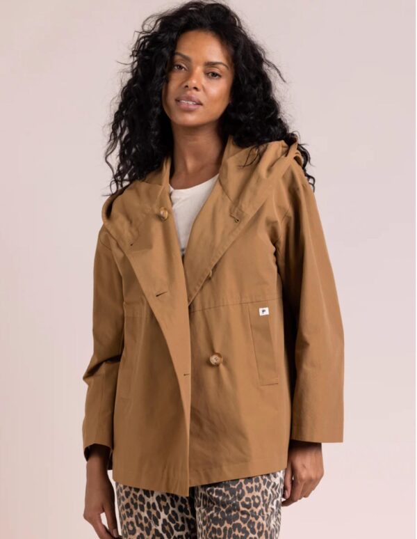 Parka corta en tono camel